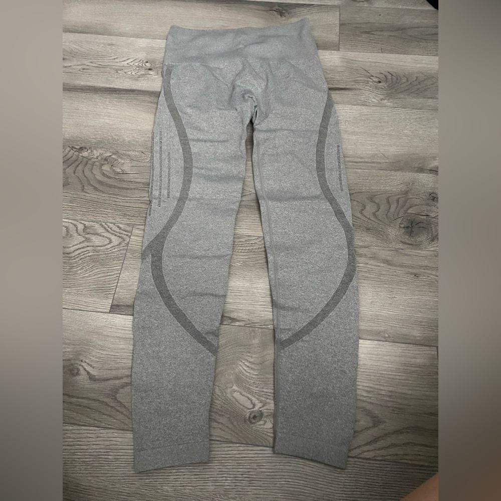 Grey butt lifting workout leggings